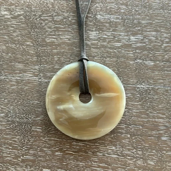 Long statement piece necklace. - Picture 2 of 3